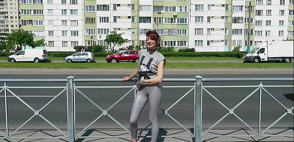  Sexy Natalia walks down the street in tight leggings